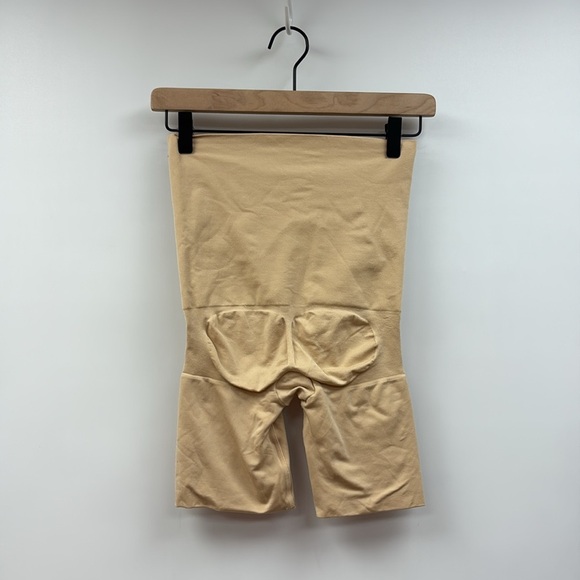 Assets by Spanx Remarkable Results High Rise Mid-Thigh Shapewear Shorts Large - Picture 6 of 8